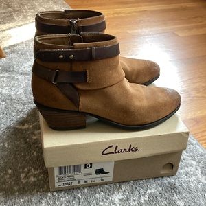 Clark’s ankle boots “gelata freeza” bronze metallic color; good condition!